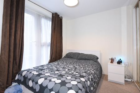 2 bedroom flat to rent - Photo 3