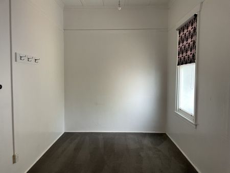 Queen Street West, Central Hastings - Photo 2