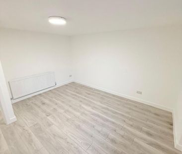 3 bedroom flat to rent - Photo 3