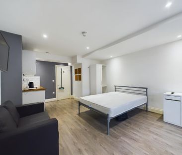 Studio to rent - Photo 2