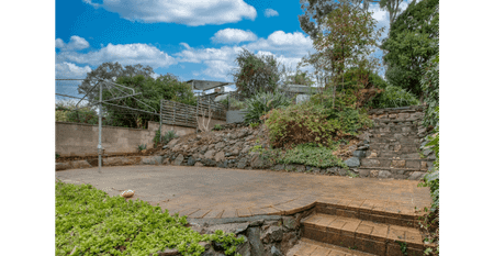 SPACIOUS ELEVATED HOME, OVER LOOKING ALBURY! - Photo 2