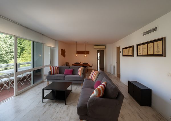 Zona Tenis, apto amueblado con terraza, 4 dormitorios, 3 baños, ascensor, parking. Palma.