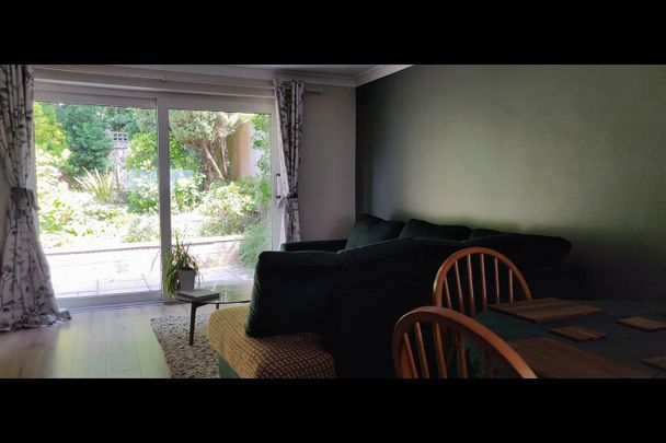 3 Bed Semi-Detached House, Balmoral Close, SO16 - Photo 1