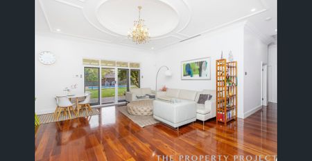 BEAUTIFULLY RENOVATED HOME IN THE HEART OF NEDLANDS - Photo 3