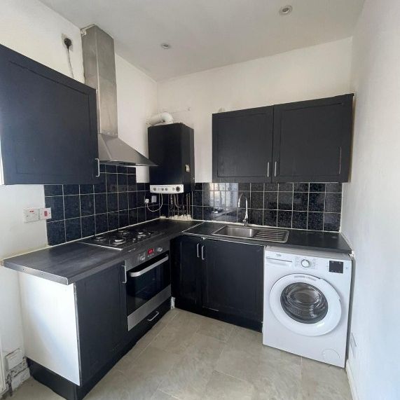 1 Bed Flat, Baring Road, SE12 - Photo 1