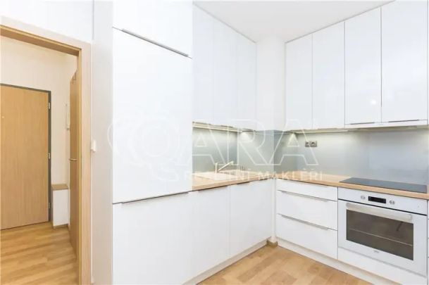 Pronájem moderního bytu 1+kk s předzahrádkou, Praha 15 Hostivař - Photo 1