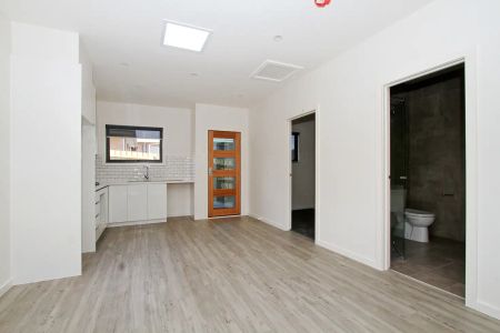 “One Bedroom + Study” - Photo 3