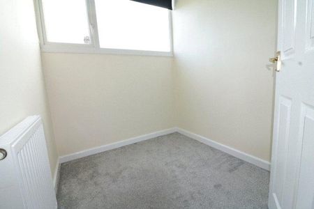 4 bedroom detached house to rent - Photo 4