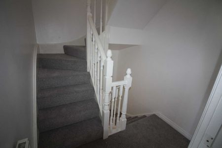 3 bed Town House - Photo 3