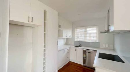 Mount Albert, 3 bedrooms - Photo 2