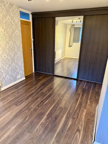 3 Bed Semi-Detached House, Birkdale Mount, LS17 - Photo 3