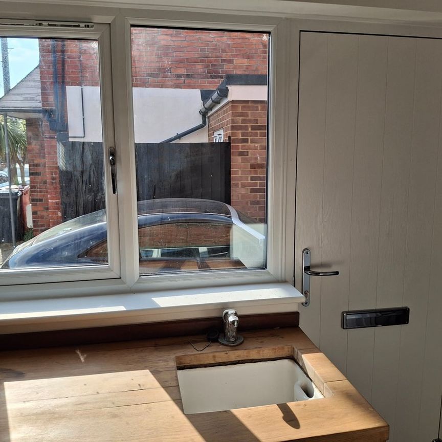 2 Bed Flat, Beresford Road, RG30 - Photo 1