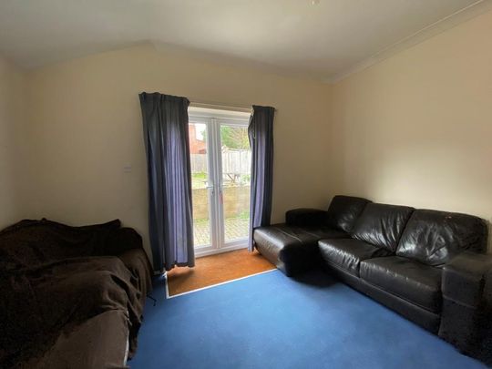 5 bedroom semi-detached house to rent - Photo 1