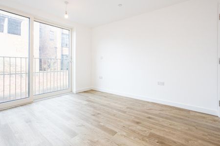 2 bedroom flat to rent - Photo 2
