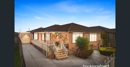 BEAUTIFULLY PRESENTED FAMILY HOME IN HEART OF LALOR - Photo 5