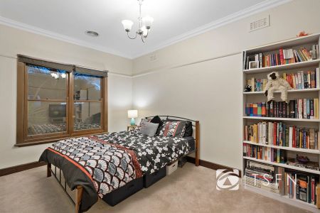 Spacious Family Home in Golden Square - Photo 4