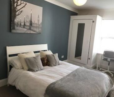 4 bedroom flat to rent - Photo 4