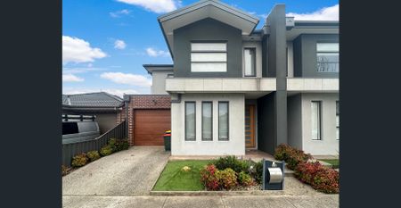 Beautiful Home Designed For Comfort! - Photo 2