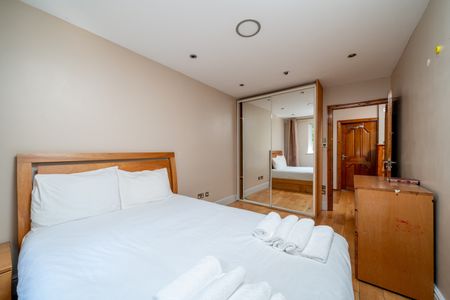 3 Bed Maisonette, Gilbert Sheldon House, W2 - Photo 4