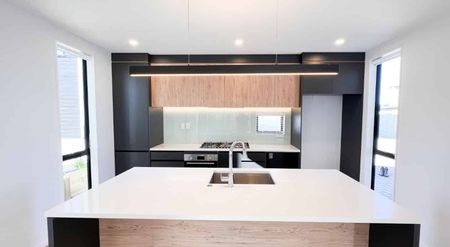 Stylish 4 Bedroom with Study Home in Prime Hillsborough Location - Photo 4