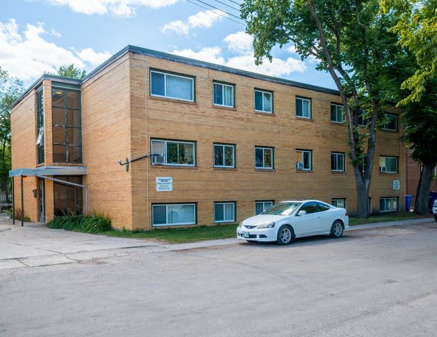 Hallmark Apartments - Photo 1