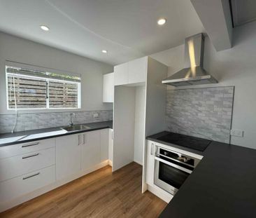 Tastefully designed and well appointed! - Photo 6