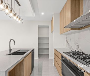 Like New Stunning Family Home! - Photo 5