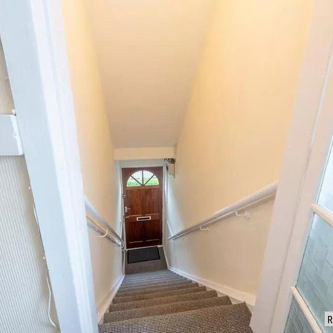 3 bed Flat in Oxgangs Road North , Edinburgh, EH13 9EA - Photo 1