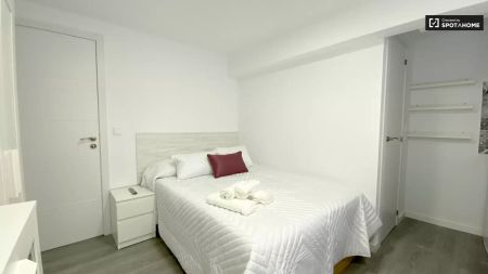 Single Bed in Rooms for rent in 4-bedroom apartment with AC in Algirós, near beach - Photo 2