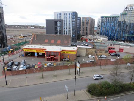 2 bedroom flat to rent - Photo 2