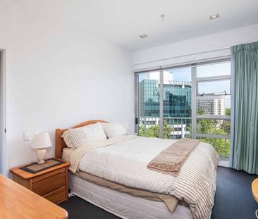 Easy move, Fully furnished and CBD Convenient! - Photo 1