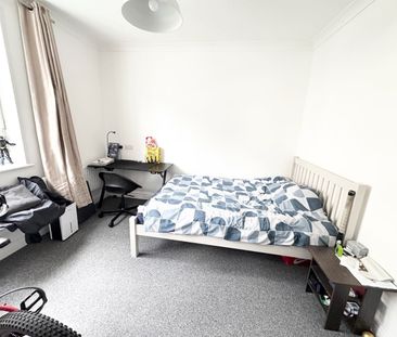 4 Bed Flat, Isabella House, W6 - Photo 2