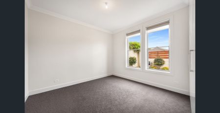 Modern townhouse close to the city centre - Photo 2