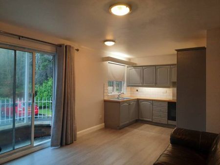 Partly Furnished 2 Bedroom Ground Floor Apartment - Photo 2