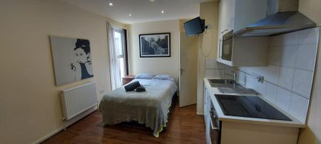 Studio to rent - Photo 2