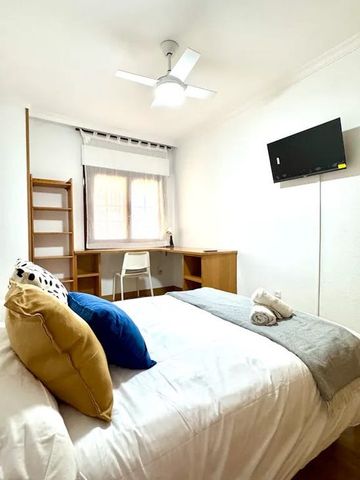 Calle Almáchar, Málaga, Andalusia 29004 - Photo 3