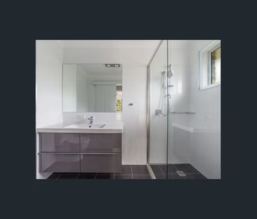 2/8 Cameron Street, Fairfield, Qld 4103 - Photo 3