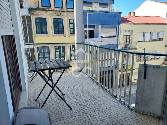 Apartamento T4 Mobilado para Arrendamento – Metro Combatentes, Porto - Photo 1