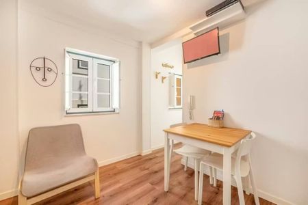 Beco do Forno da Galé, Lisbon, Lisbon 1100-118 - Photo 2