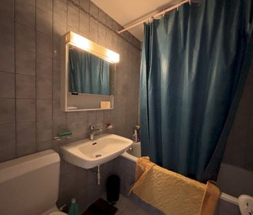 Bel appartement de 2.5 pièces au 4ème étage complètement rénové - Photo 4