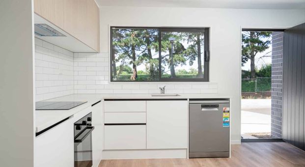 MANGERE BRIDGE, 3 BEDROOMS - Photo 1