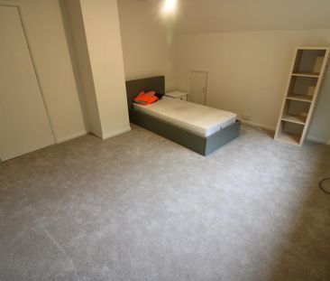 4 bedroom detached house to rent - Photo 4