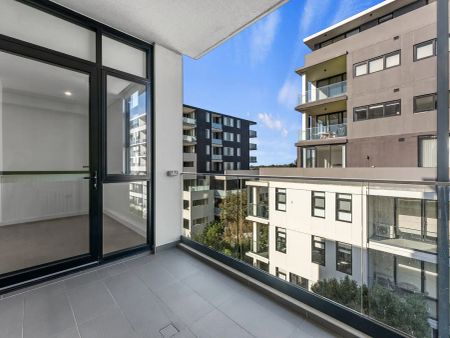 “Modern Apartment in Prime Location” - Photo 3