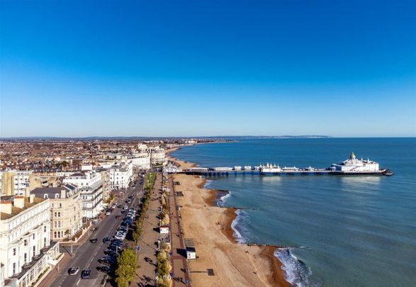 Seaside, Eastbourne - Photo 1