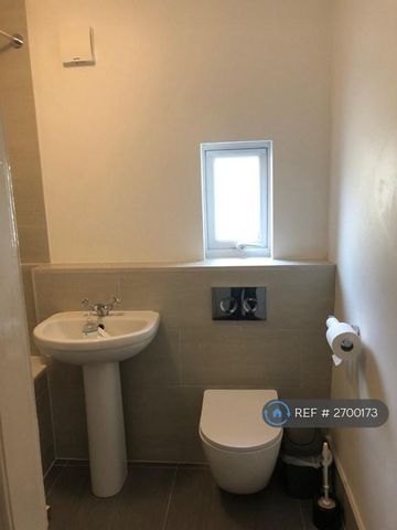 1 bedroom in a house share to rent - Photo 5