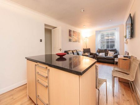 3 bedroom flat to rent - Photo 2