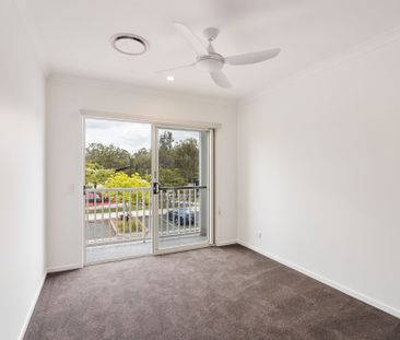 Modern Two Bedroom Townhouse! - Photo 6
