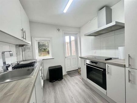 Kirkham Street, London, SE18 - Photo 5