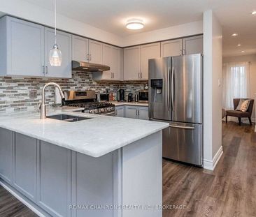 For Lease - 49 Convoy Crescent, Vaughan, Ontario - Photo 4