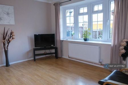 2 bedroom end of terrace house to rent - Photo 3